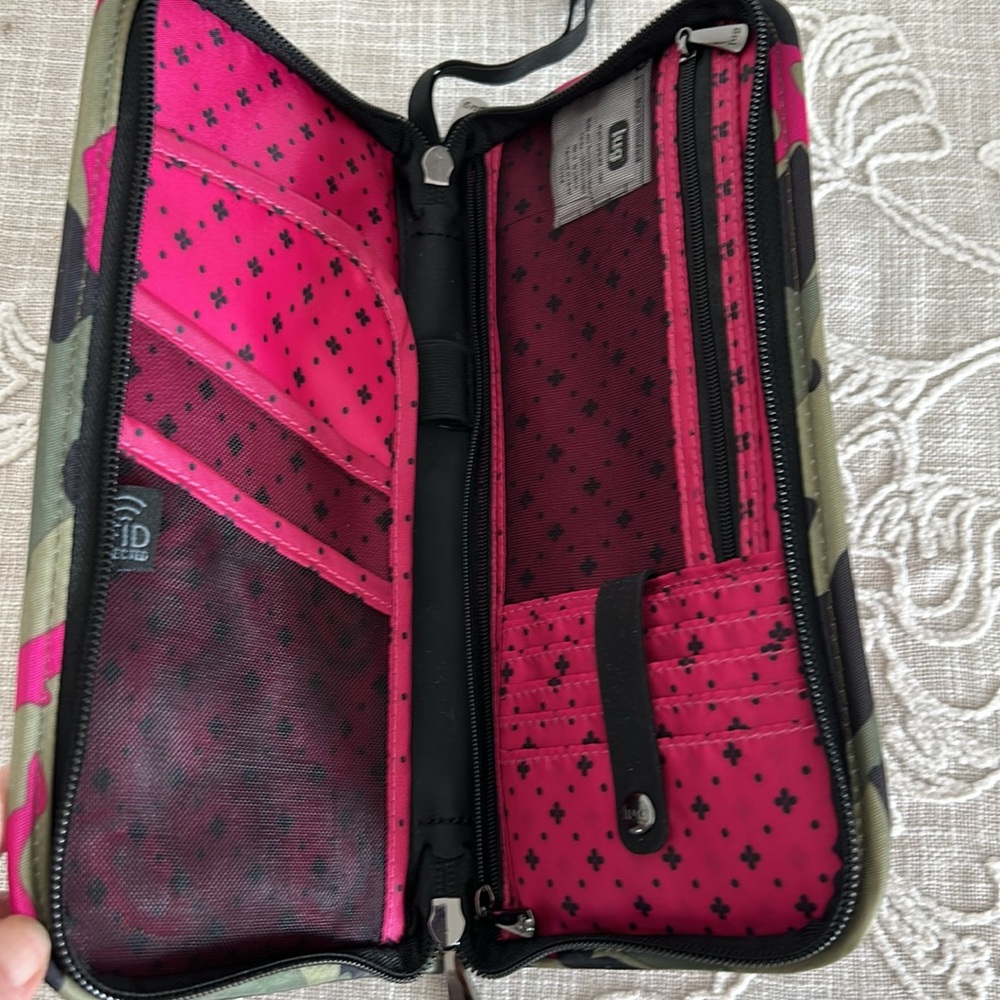 Lug NWOT RFID Tango Travel Passport Holder Wallet - Picture 10 of 13
